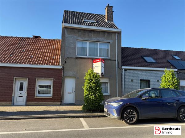 TE RENOVEREN RIJWONING MET TUIN