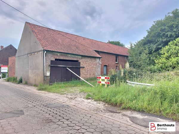VOLLEDIG TE RENOVEREN HOEVE OP 8 ARE 78 CA