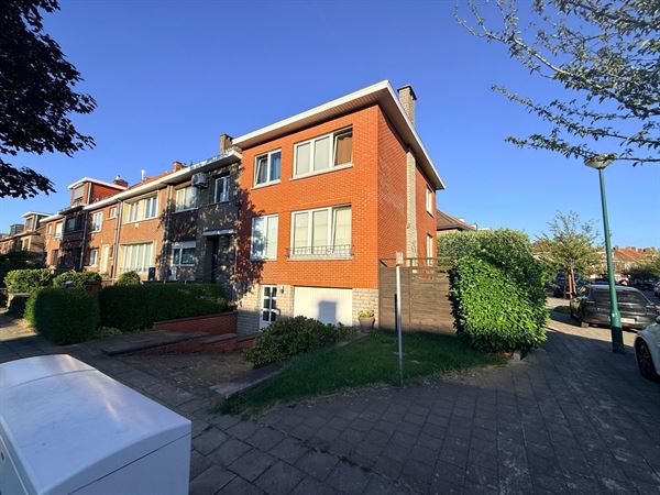 GOEDE GELEGEN 3-GEVELWONING MET TUIN