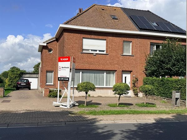 3-GEVEL WONING MET TUIN OP 8 ARE