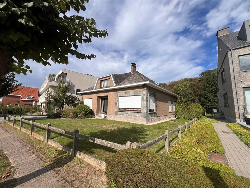 VILLA SUR UN TERRAIN DE 12 ARES 95 CA AVEC VUE SUR LE PRINSENBOS !