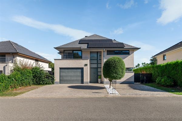 ENERGIEZUINIGE, MODERNE VILLA (2010) MET VERWARMD ZWEMBAD