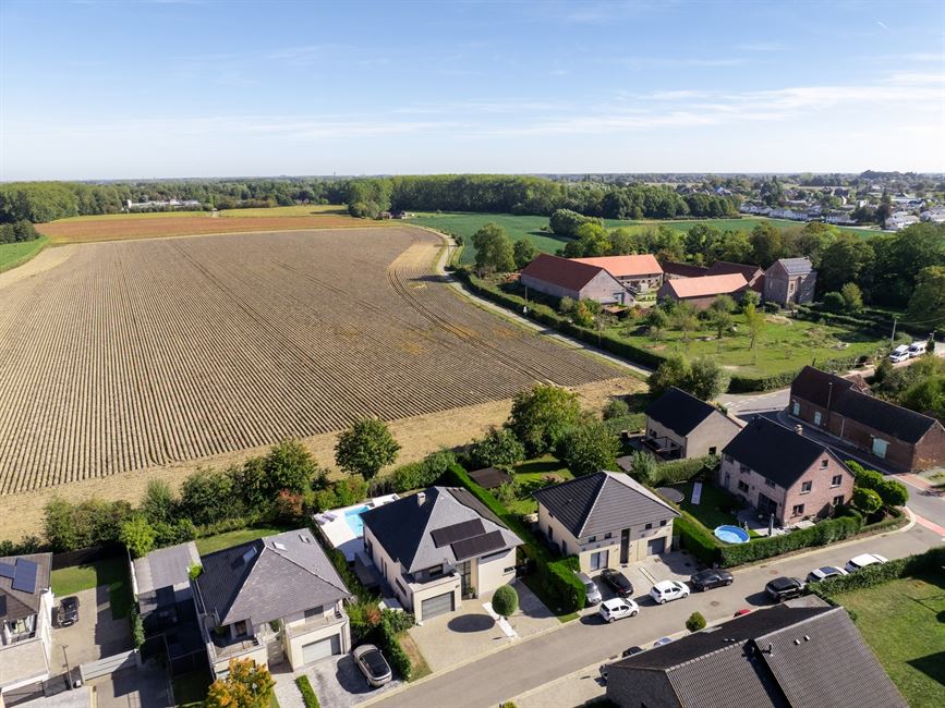 ENERGIEZUINIGE, MODERNE VILLA (2010) MET VERWARMD ZWEMBAD