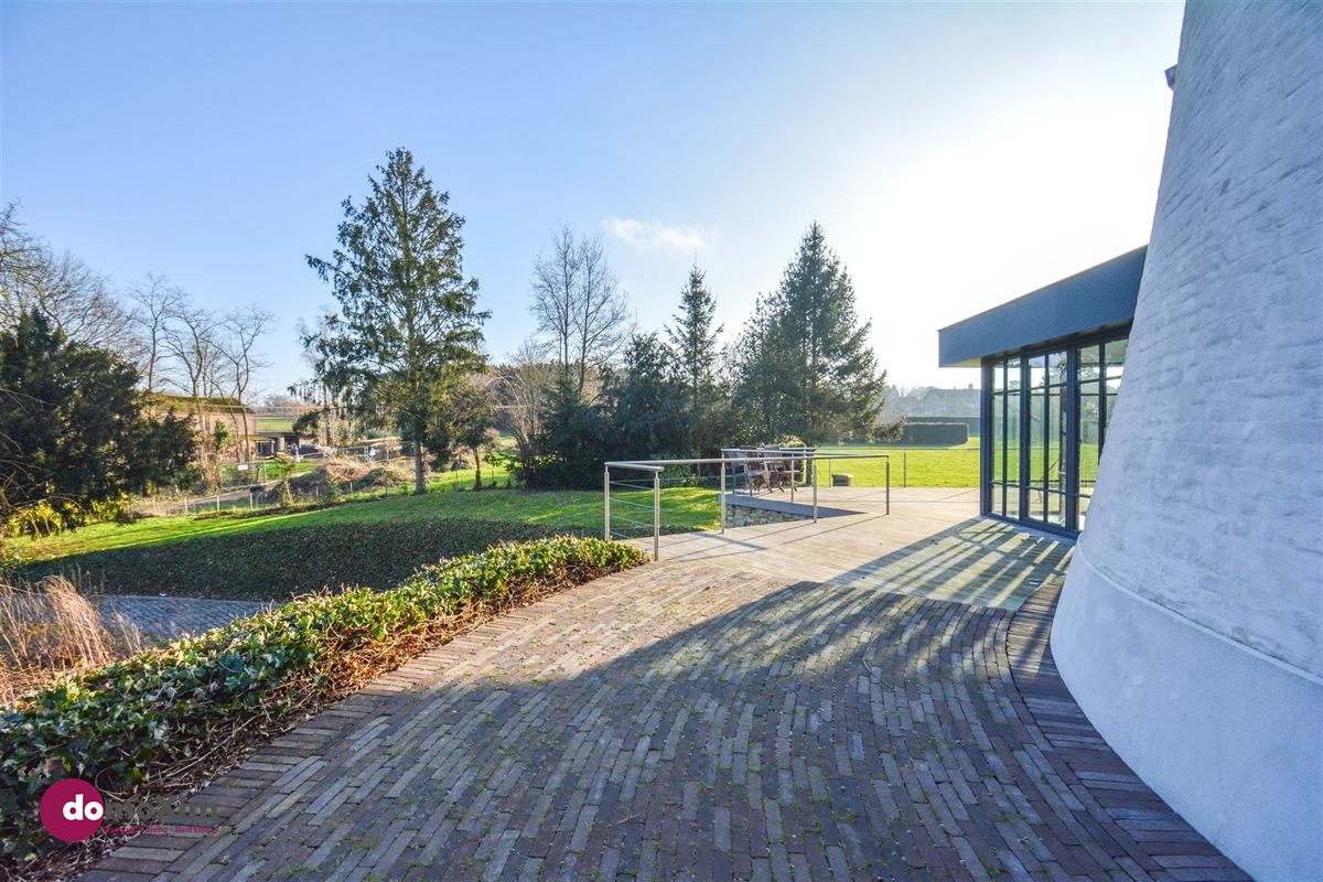De Oude Korenmolen van Veltem, een unieke villa op een perceel van 47 are