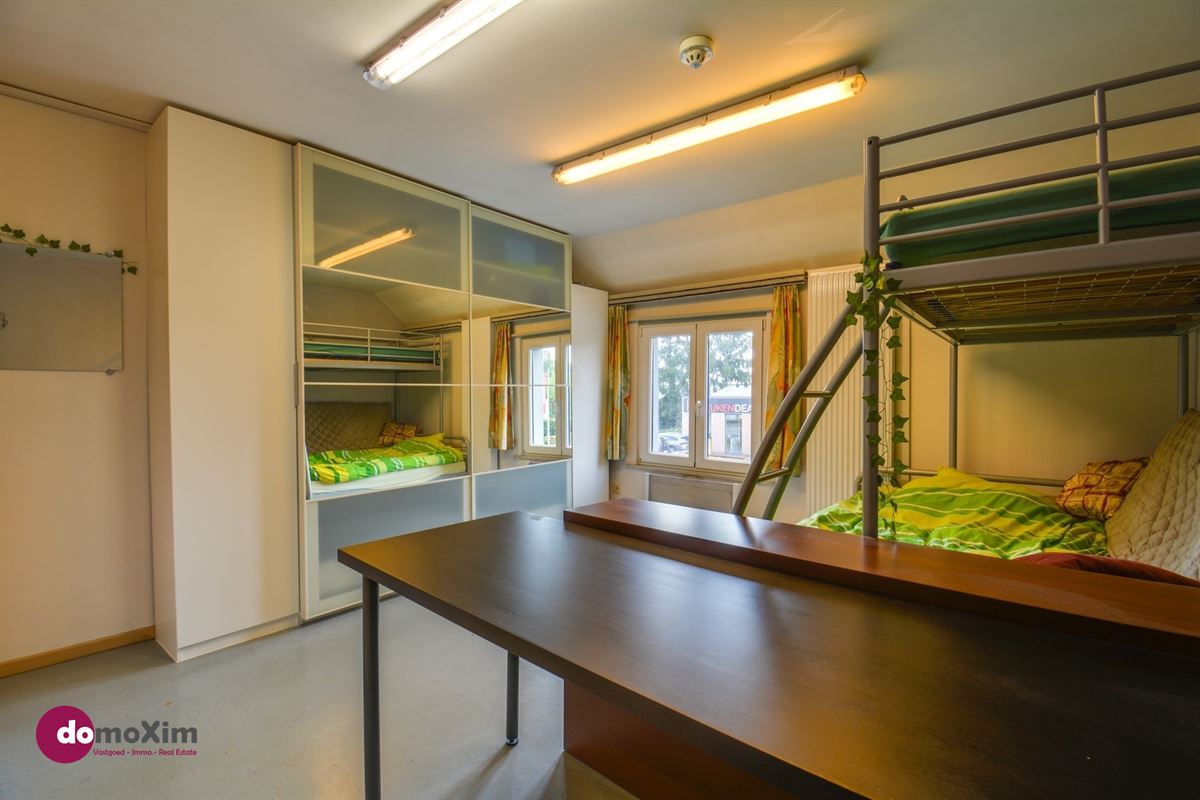 Woning voor gemengd gebruik / opbrengsteigendom nabij het centrum van Muizen