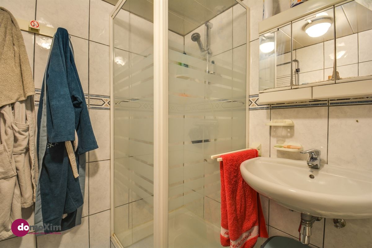 Woning voor gemengd gebruik / opbrengsteigendom nabij het centrum van Muizen