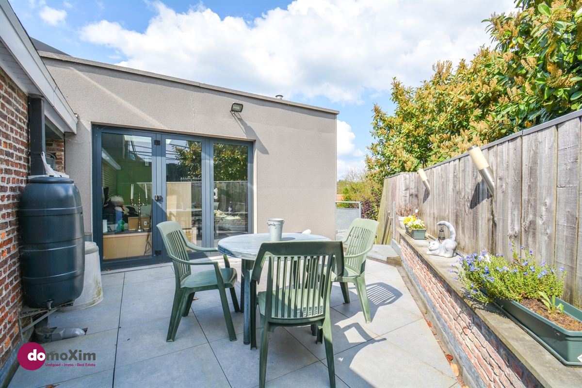 Woning voor gemengd gebruik / opbrengsteigendom nabij het centrum van Muizen