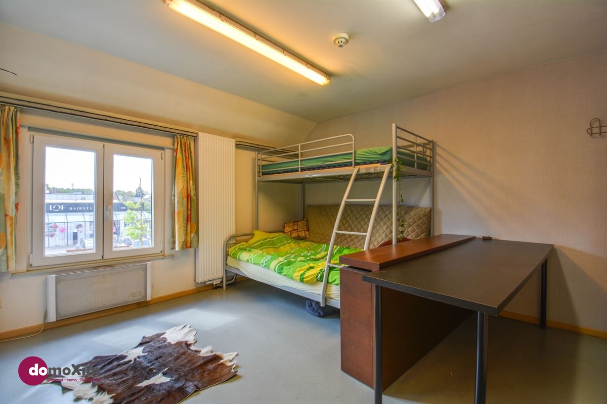 Woning voor gemengd gebruik / opbrengsteigendom nabij het centrum van Muizen