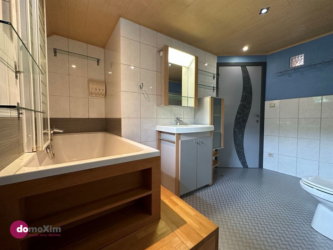 Woning voor gemengd gebruik / opbrengsteigendom nabij het centrum van Muizen