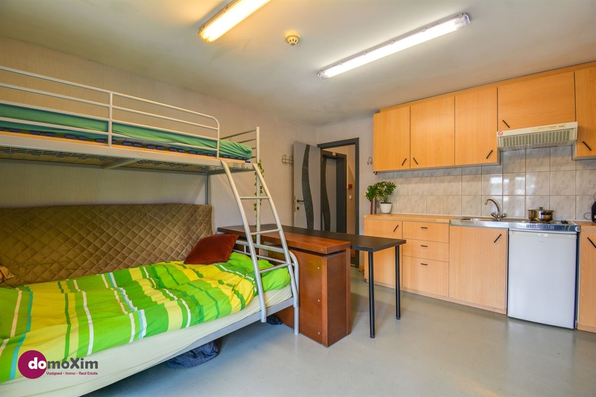 Woning voor gemengd gebruik / opbrengsteigendom nabij het centrum van Muizen