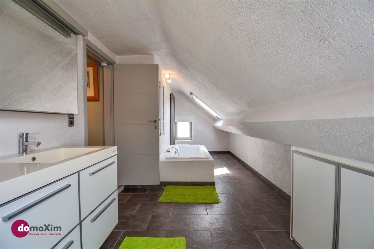 Woning met handelsruimte op een gunstige locatie in Kampenhout