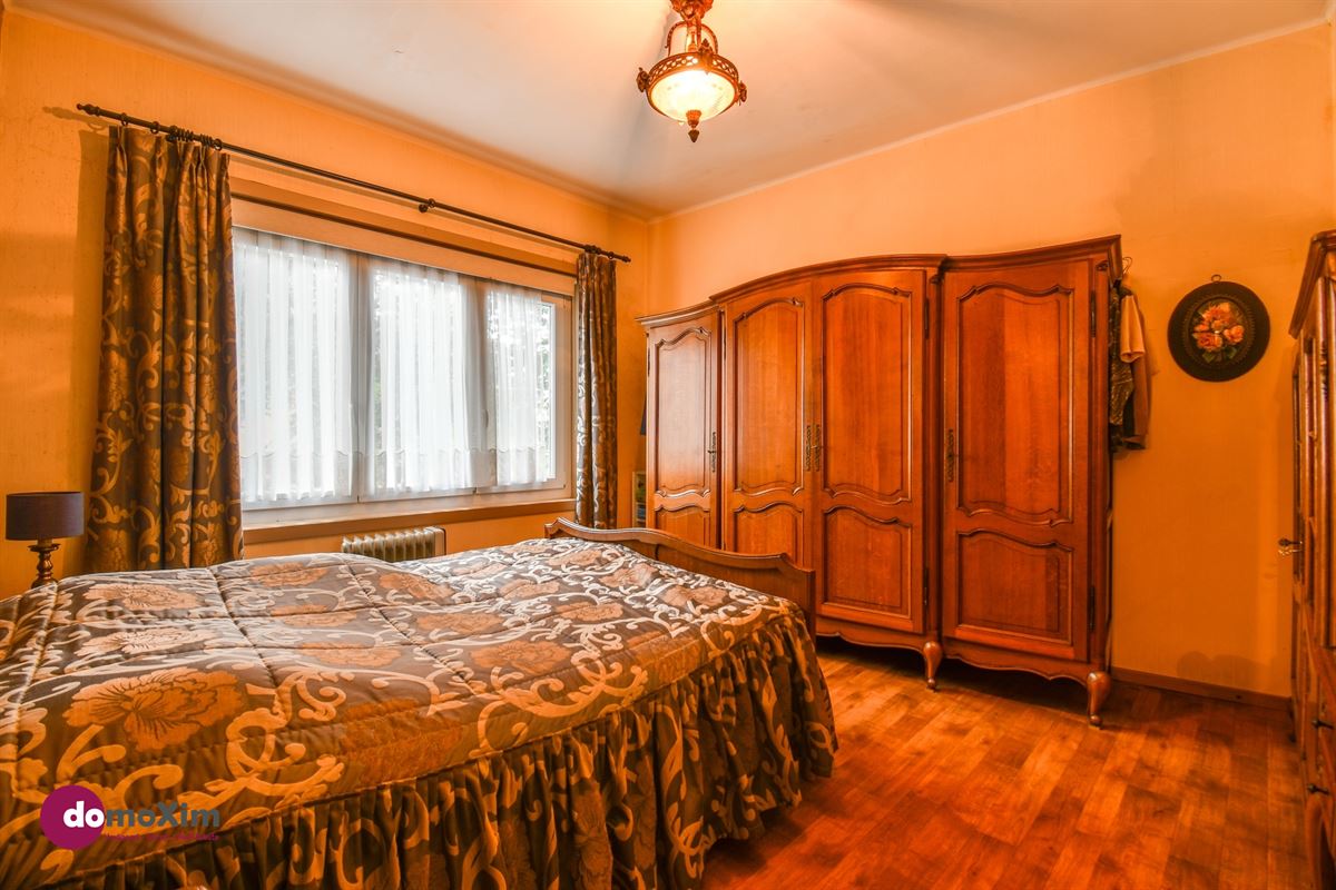 Attractive Investment Property with 3 Apartments and a Let Commercial Unit in a Prime Location in Mechelen