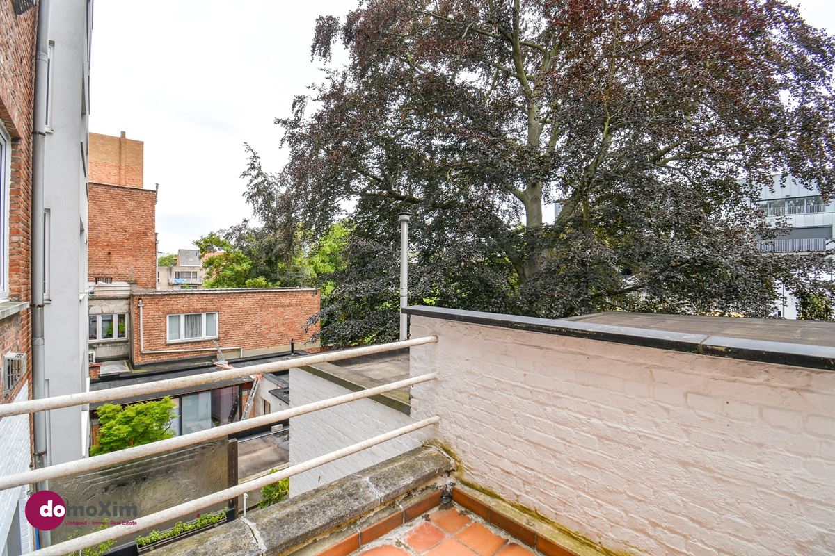 Attractive Investment Property with 3 Apartments and a Let Commercial Unit in a Prime Location in Mechelen