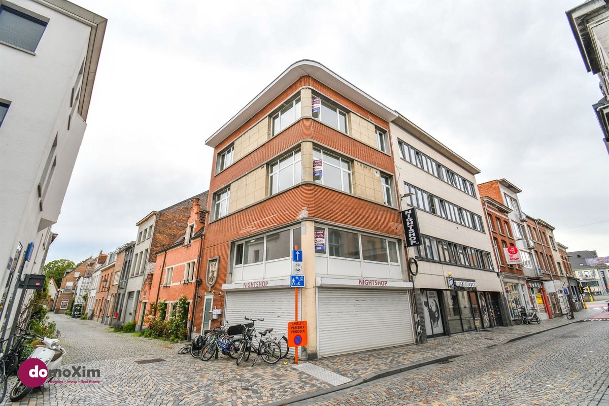 Investment property with 3 apartments and commercial space in downtown Mechelen
