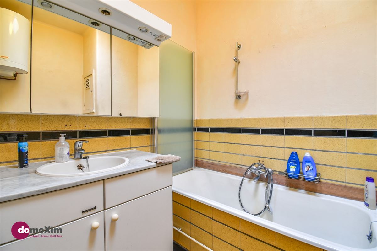 Attractive Investment Property with 3 Apartments and a Let Commercial Unit in a Prime Location in Mechelen