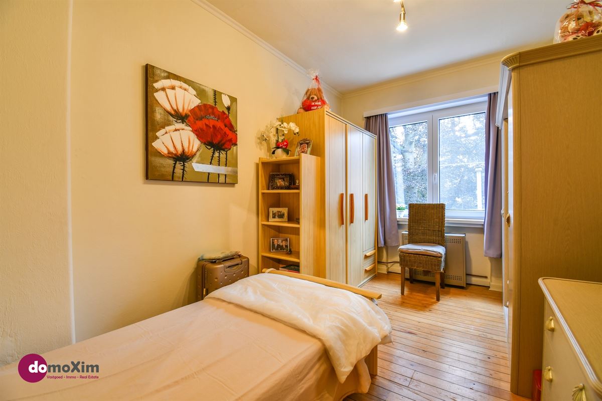 Attractive Investment Property with 3 Apartments and a Let Commercial Unit in a Prime Location in Mechelen