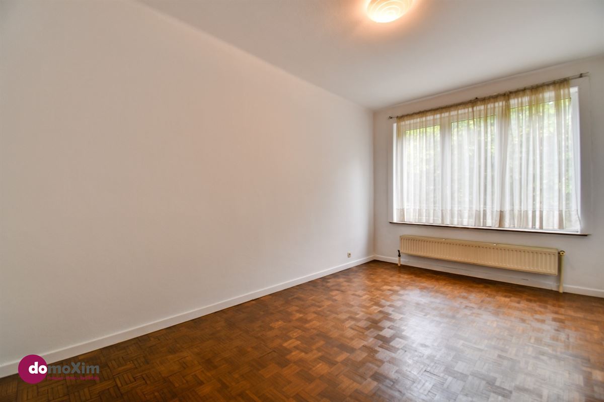 One-bedroom apartment with garage in Schaarbeek