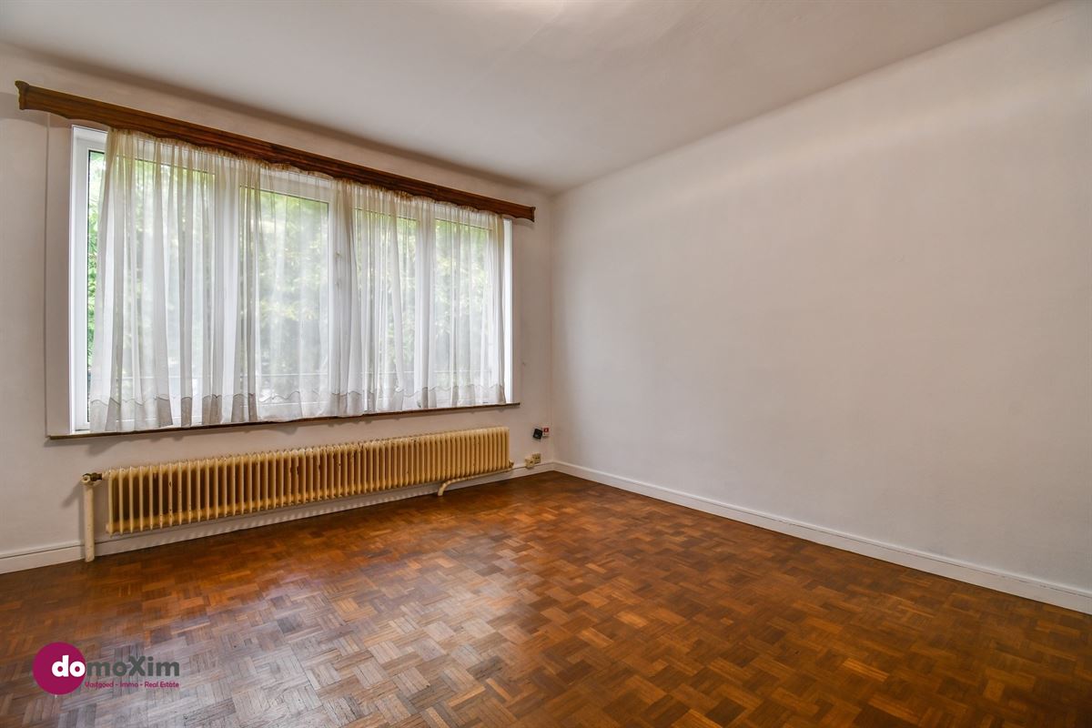 One-bedroom apartment with garage in Schaarbeek