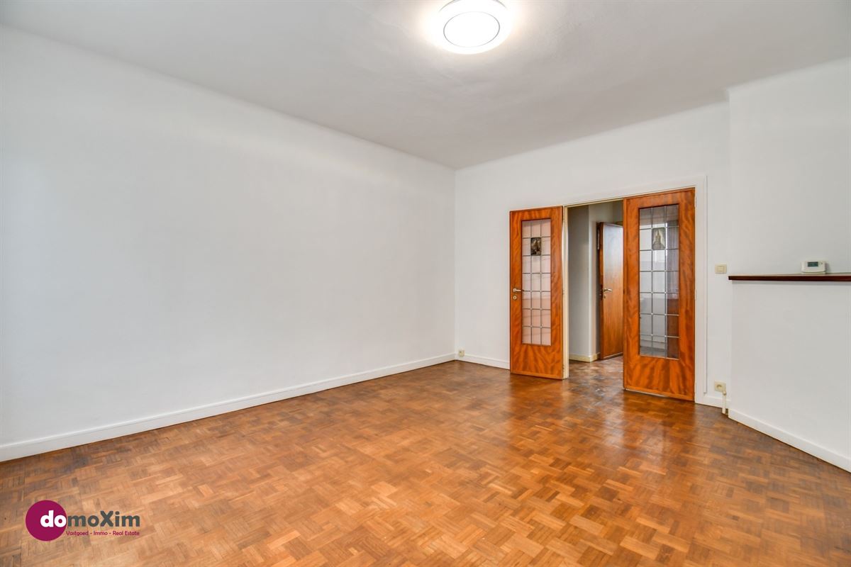 One-bedroom apartment with garage in Schaarbeek
