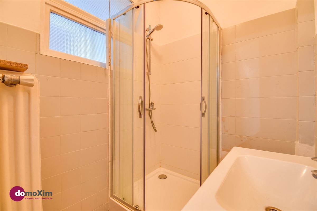 One-bedroom apartment with garage in Schaarbeek
