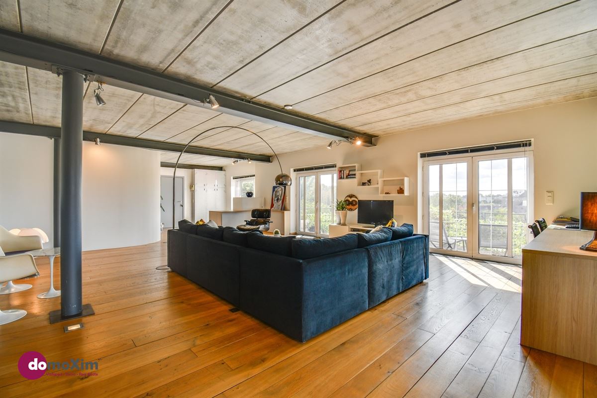 Bright 2-bedroom loft with terrace in Mechelen