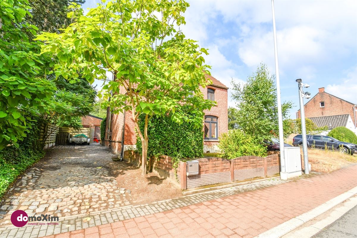Instapklare woning met ruime hangar nabij het centrum van Hever