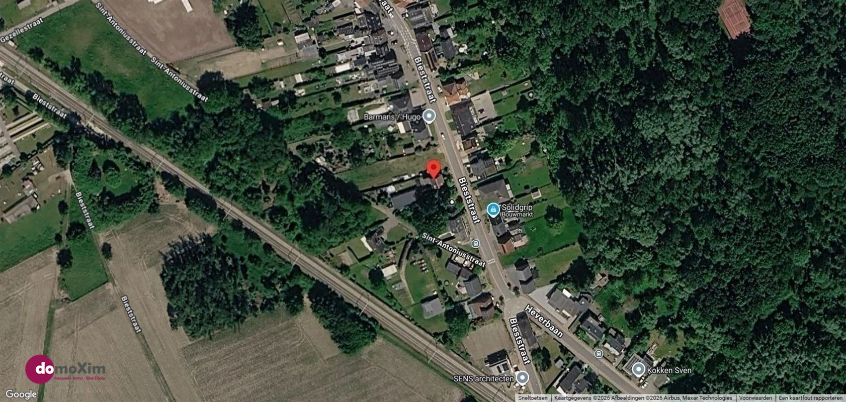 Instapklare woning met ruime hangar nabij het centrum van Hever