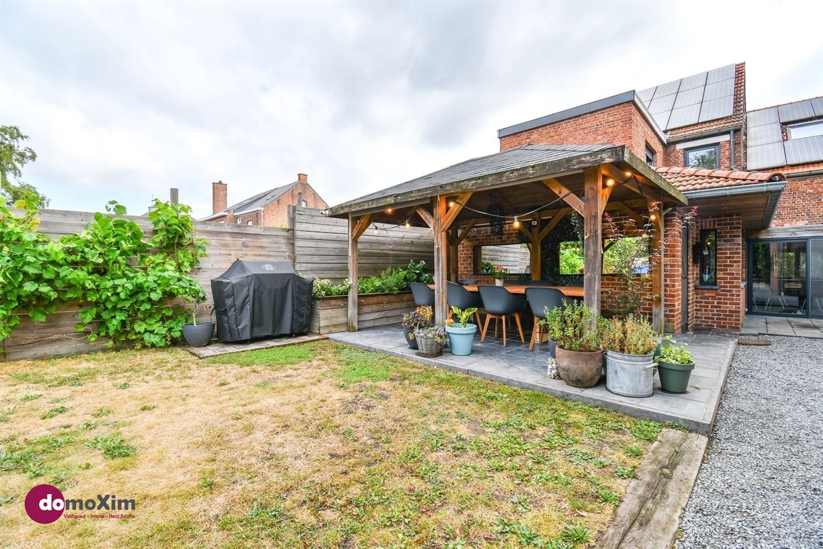 Instapklare woning met ruime hangar nabij het centrum van Hever