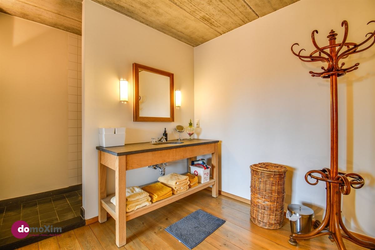 Bright 2-bedroom loft with terrace in Mechelen