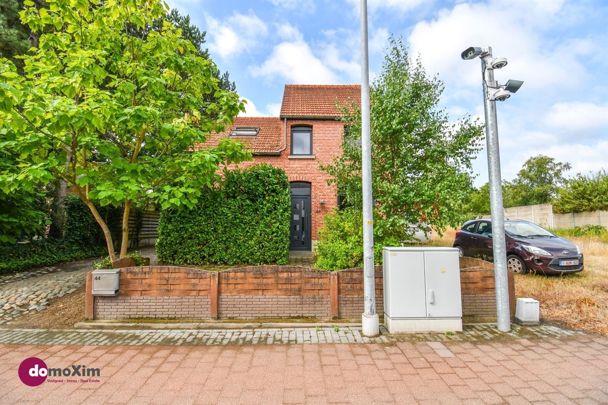 Instapklare woning met ruime hangar nabij het centrum van Hever