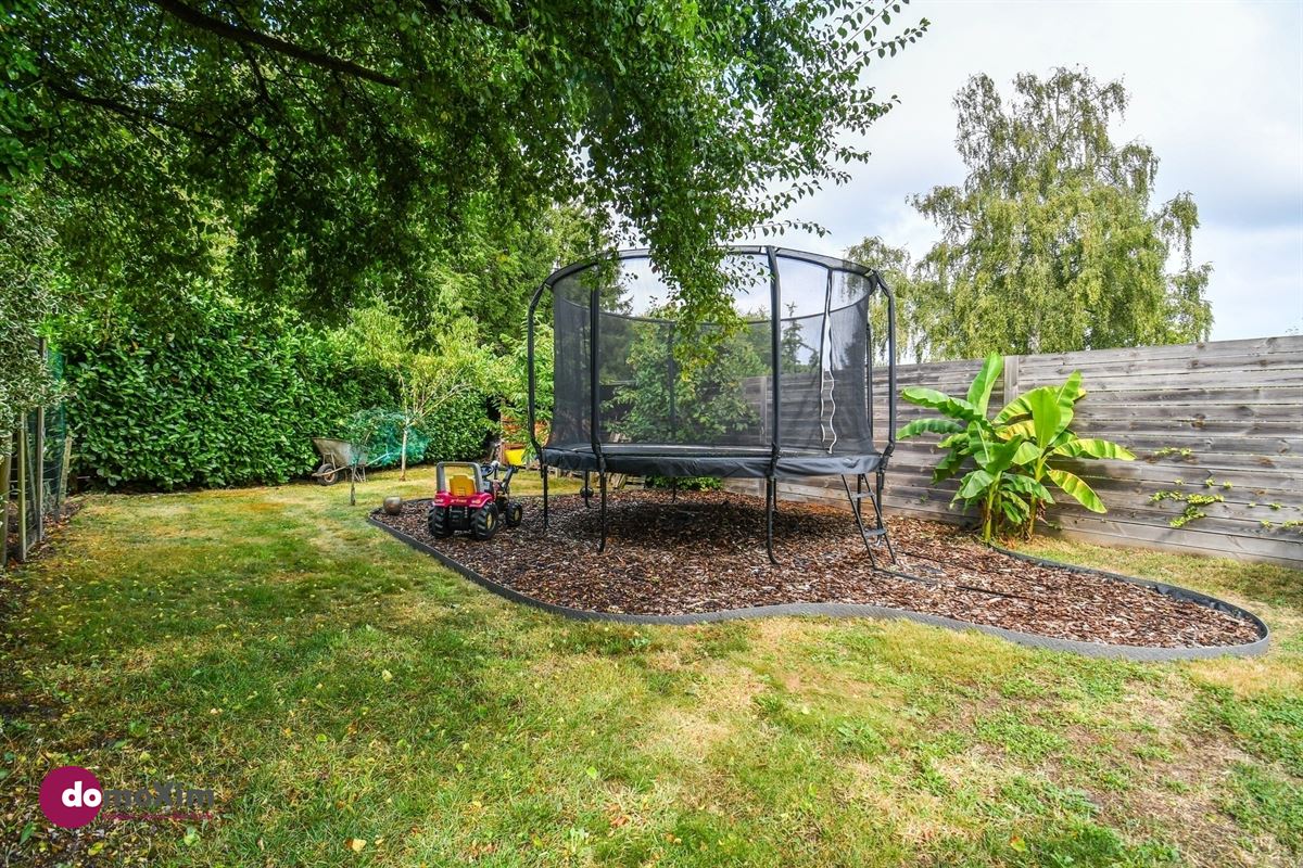 Instapklare woning met ruime hangar nabij het centrum van Hever