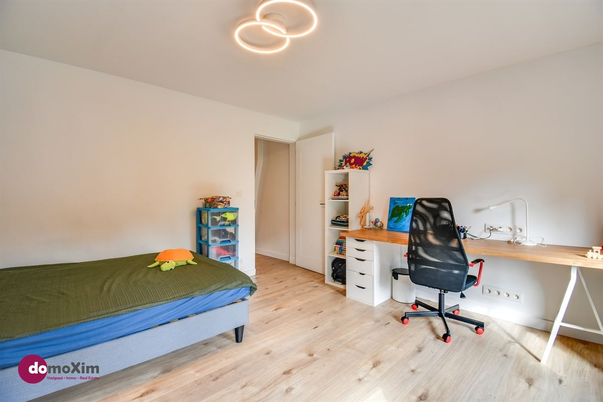 Instapklare woning met ruime hangar nabij het centrum van Hever