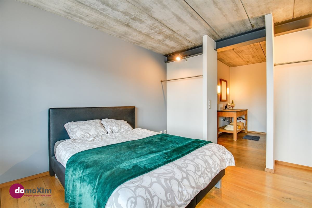 Bright 2-bedroom loft with terrace in Mechelen