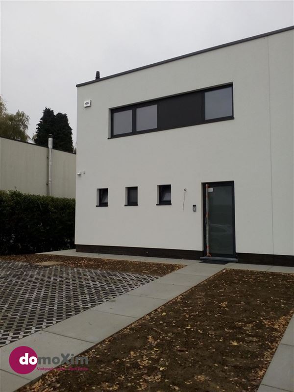 Modern 2-bedroom home with a spacious yard located in a residential neighborhood in Tervuren