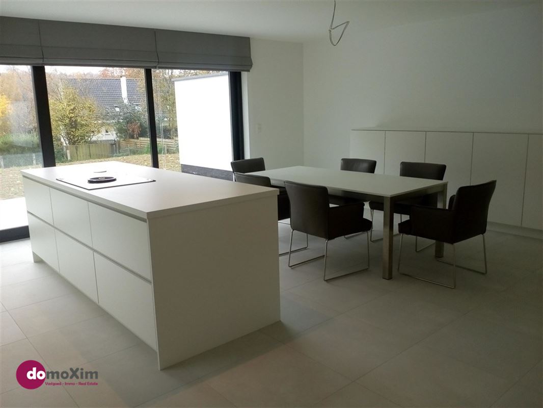 Modern 2-bedroom home with a spacious yard located in a residential neighborhood in Tervuren