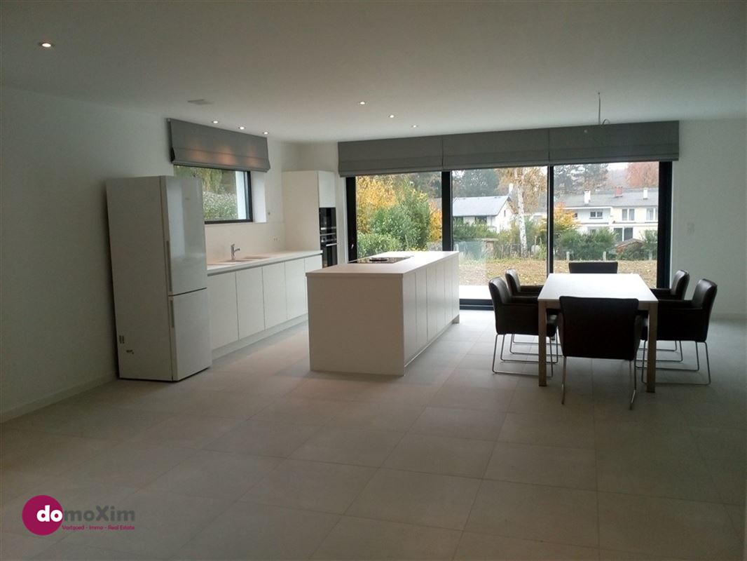 Modern 2-bedroom home with a spacious yard located in a residential neighborhood in Tervuren