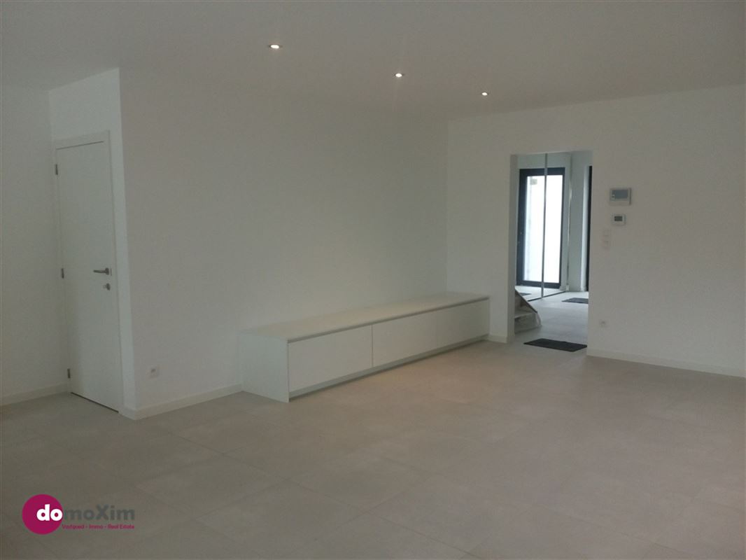 Modern 2-bedroom home with a spacious yard located in a residential neighborhood in Tervuren