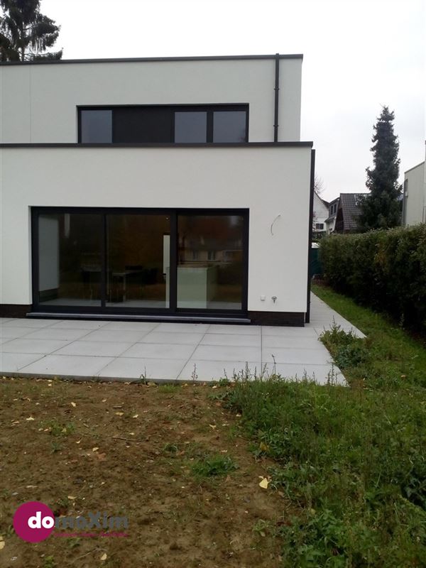 Modern 2-bedroom home with a spacious yard located in a residential neighborhood in Tervuren