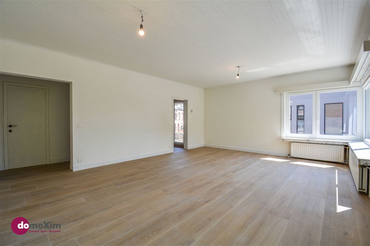 Spacious apartment with 2 bedrooms located on the canal