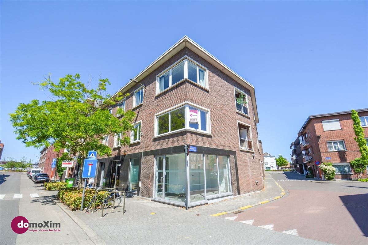 Spacious apartment with 2 bedrooms located on the canal