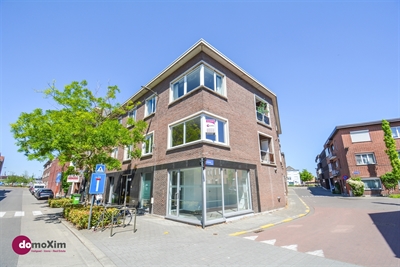 Spacious apartment with 2 bedrooms located on the canal