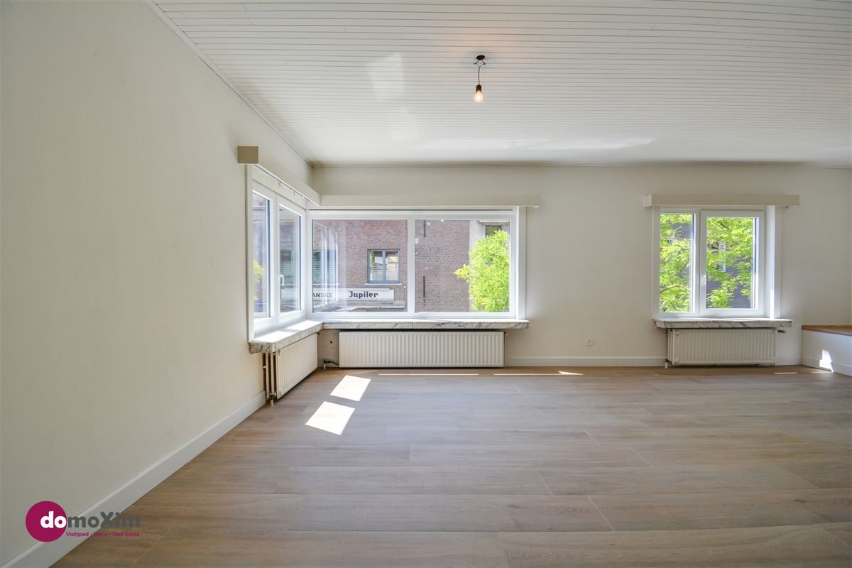 Spacious apartment with 2 bedrooms located on the canal