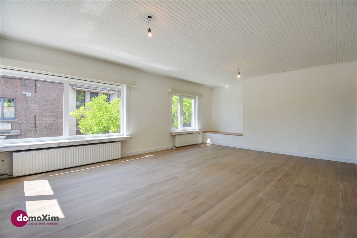 Spacious apartment with 2 bedrooms located on the canal