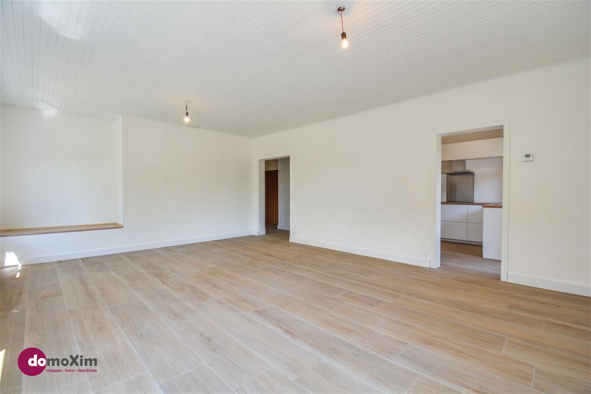 Spacious apartment with 2 bedrooms located on the canal
