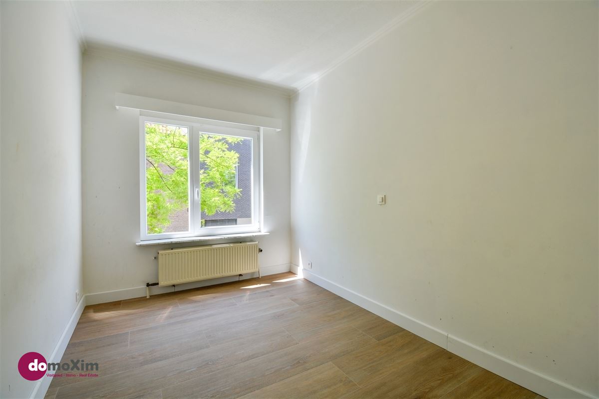 Spacious apartment with 2 bedrooms located on the canal