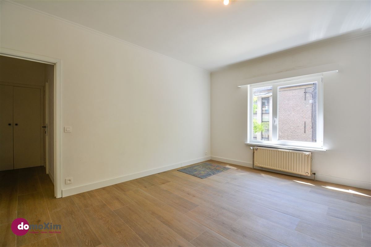 Spacious apartment with 2 bedrooms located on the canal