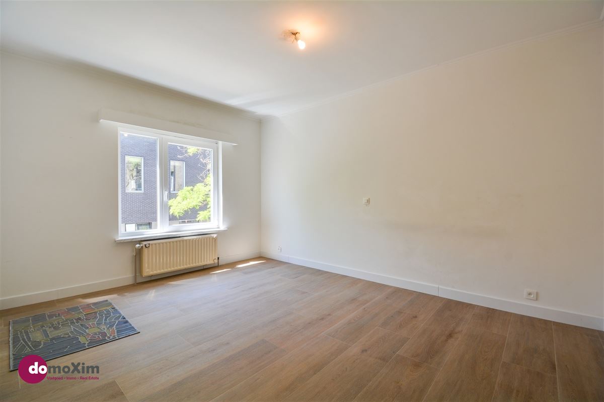 Spacious apartment with 2 bedrooms located on the canal