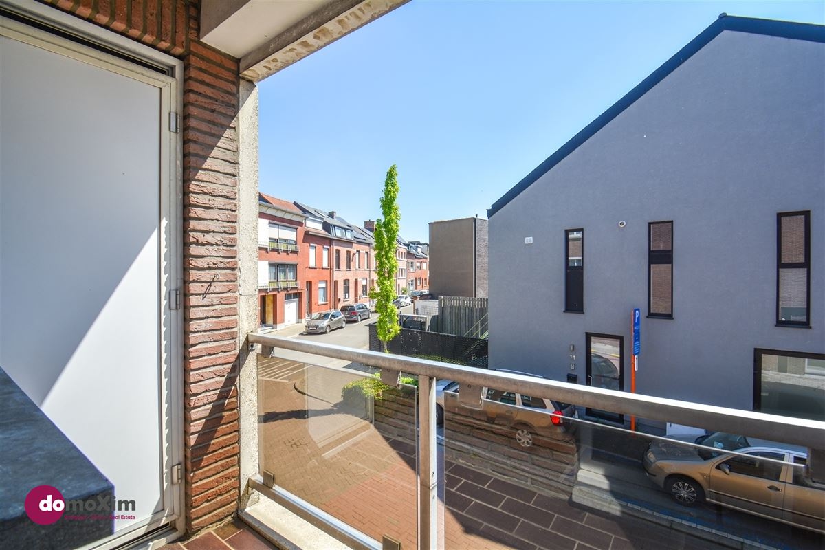 Spacious apartment with 2 bedrooms located on the canal