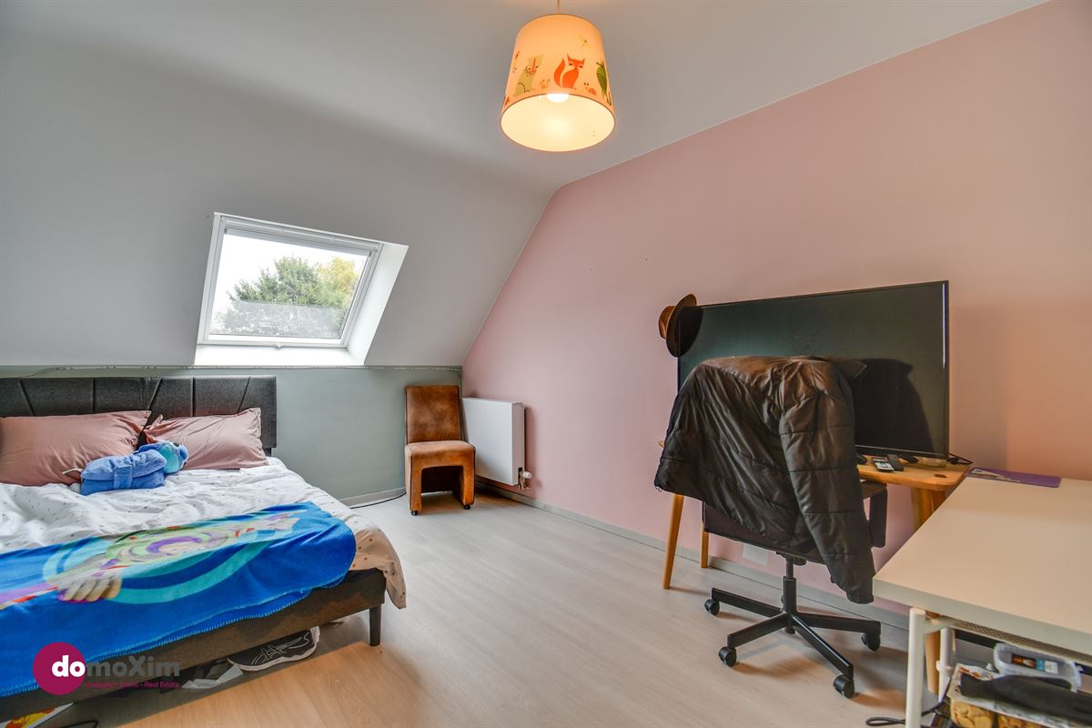 Maison élégante et économe en énergie, comprenant 4 chambres, située dans un quartier résidentiel calme