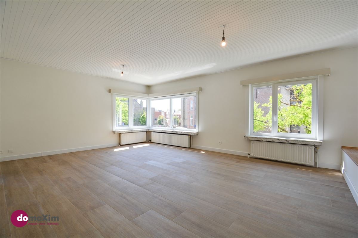 Spacious apartment with 2 bedrooms located on the canal